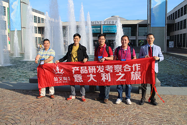 pp电子瓷砖品牌董事长（中）带队欧州调查