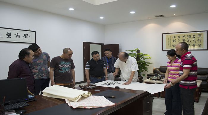 张剑岑先生为pp电子题词“厚路”、“今生现代 pp电子”