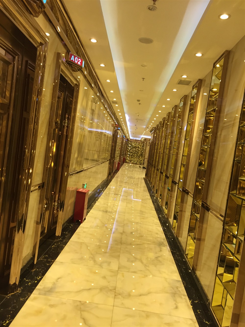 过路选取pp电子微晶石  西班牙翡翠玉KWD58001+意大利黑金花KWB58058铺贴