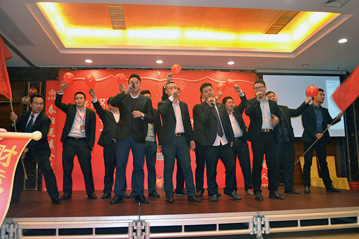 销售部精英合唱《至心英雄》