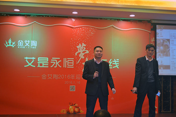 研发部演唱歌曲《掌声音起来》