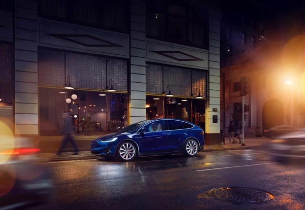 千呼万唤方驾临，鹰翼从此为君开！