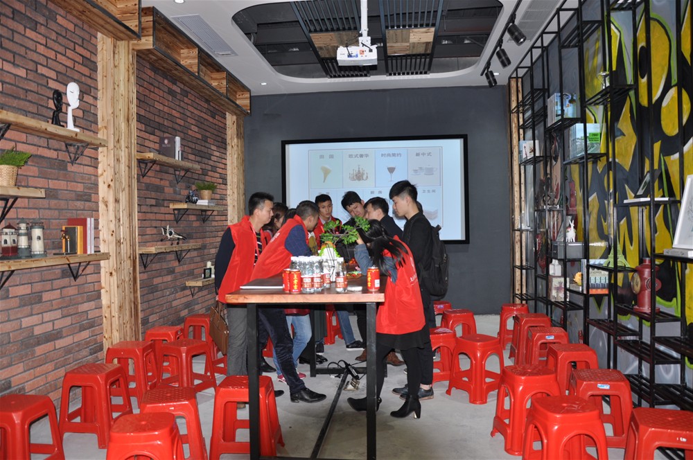 “一带一路  设计营销”，与O2O零售新模式携手，2017年，pp电子将勇往直前，启发新战。