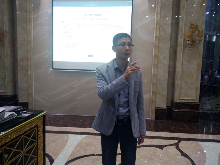 2017年11月2日晚，性命不息，进建不止pp电子法定进建日，11月全公司人员进建会圆满实现，一路分享《干法》，乐于工作，开心生涯，即便在磨难中，只有拼命工作，就能带来不成思议的好运。过好每一天，就是成功之路！