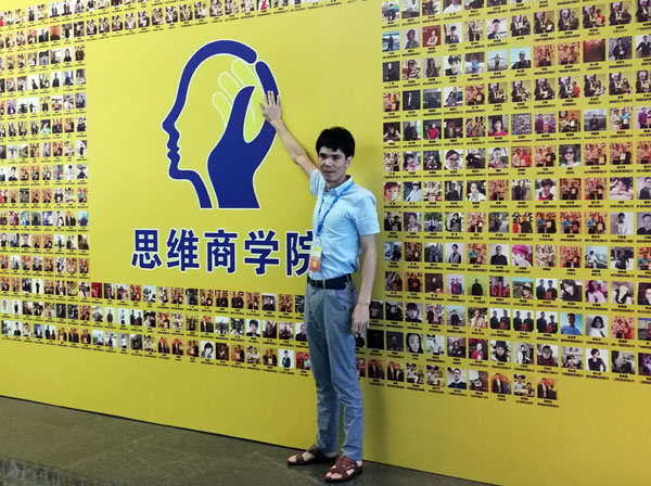 如今，80后已经成长为壮年，逐步成为各个岗位的沉要掌管人，因生涯的洗礼变得理性而不再激昂。“80后”，他们青春洋溢，在各个岗位上都冲在最前列。“80后”独具个性和魅力，已然成为各行各业主力军代表人物。作为80后典型的创业成功代表陶瓷一线品牌 pp电子瓷砖 龙川总代理吴金星与他的销售团队就是其中之一。