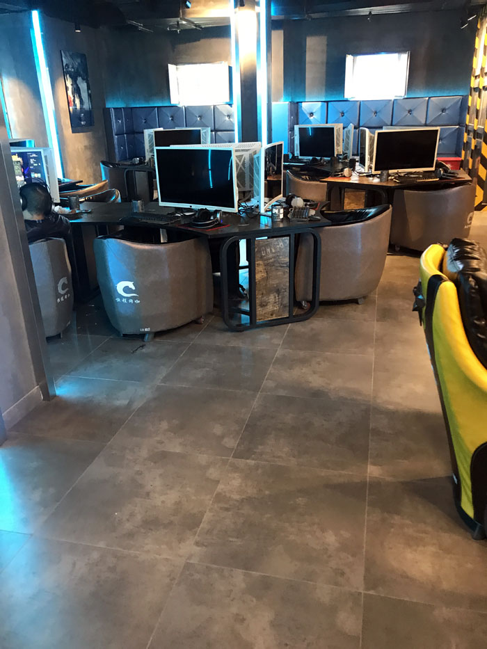 pp电子现代仿古砖案例:别说了，一路去这个1000方的网咖开黑！