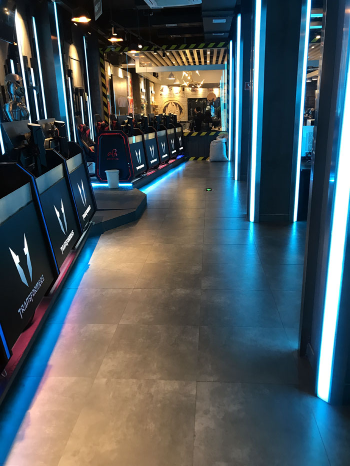 pp电子现代仿古砖案例:别说了，一路去这个1000方的网咖开黑！