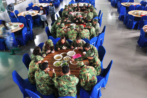 pp电子在广州黄埔军校进行军事拓展特训