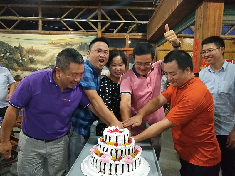 pp电子喜迎三周年庆，感恩同业